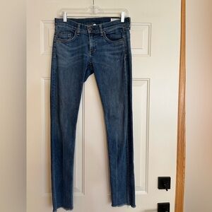 Women’s Rag and Bone Dre medium wash and raw hem denim jean. Size 26
